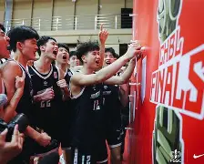 开云网址 -今夜体能课后；俄克拉荷马雷霆更衣室发声备战NBA总决赛；更衣室稳定；医务组通报恢复的简单介绍