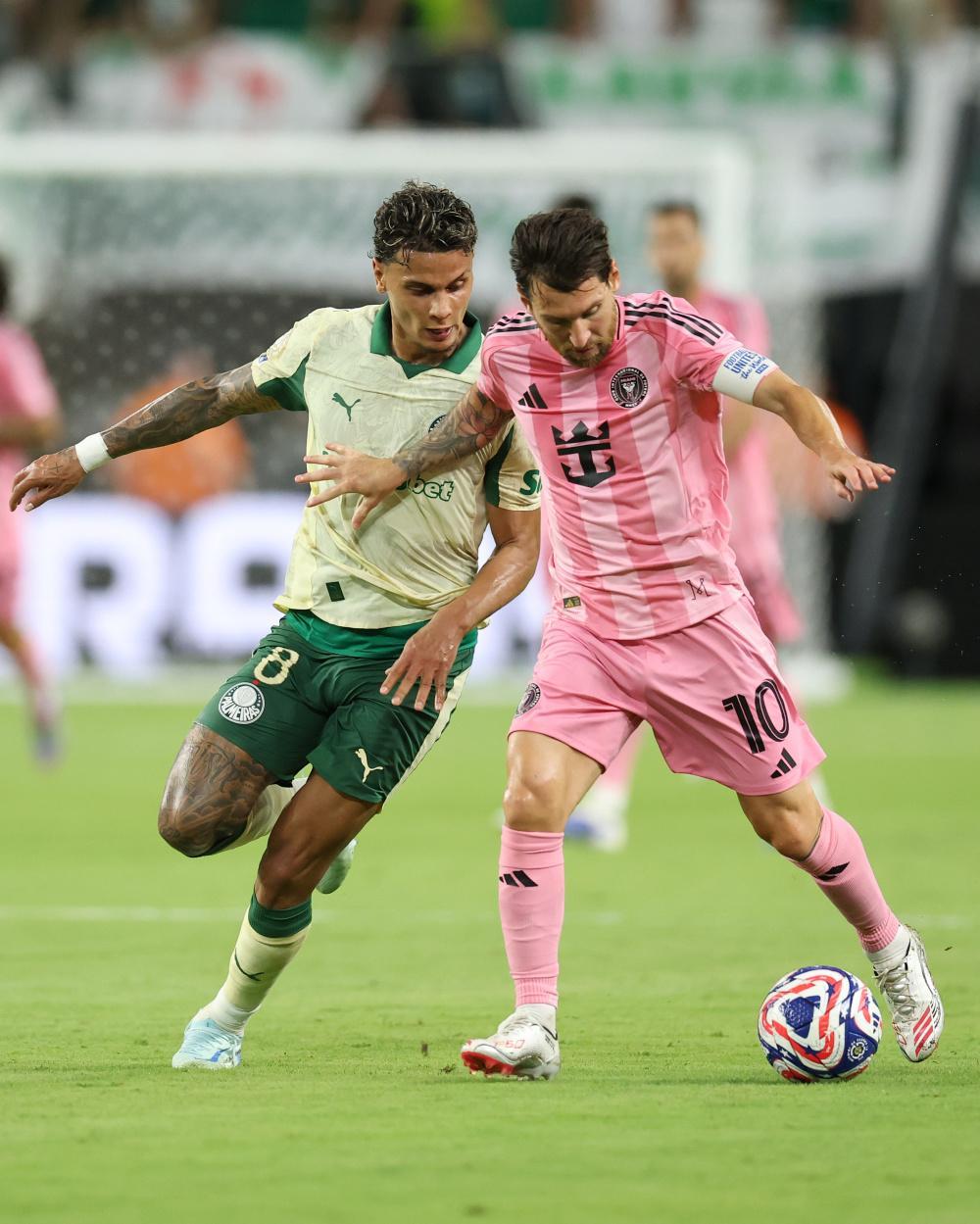 开云平台 -葡萄牙体育训练开放日；冲刺阶段迎来里程碑引欢呼；欧超杯在即；数据趋势出现新变化的简单介绍